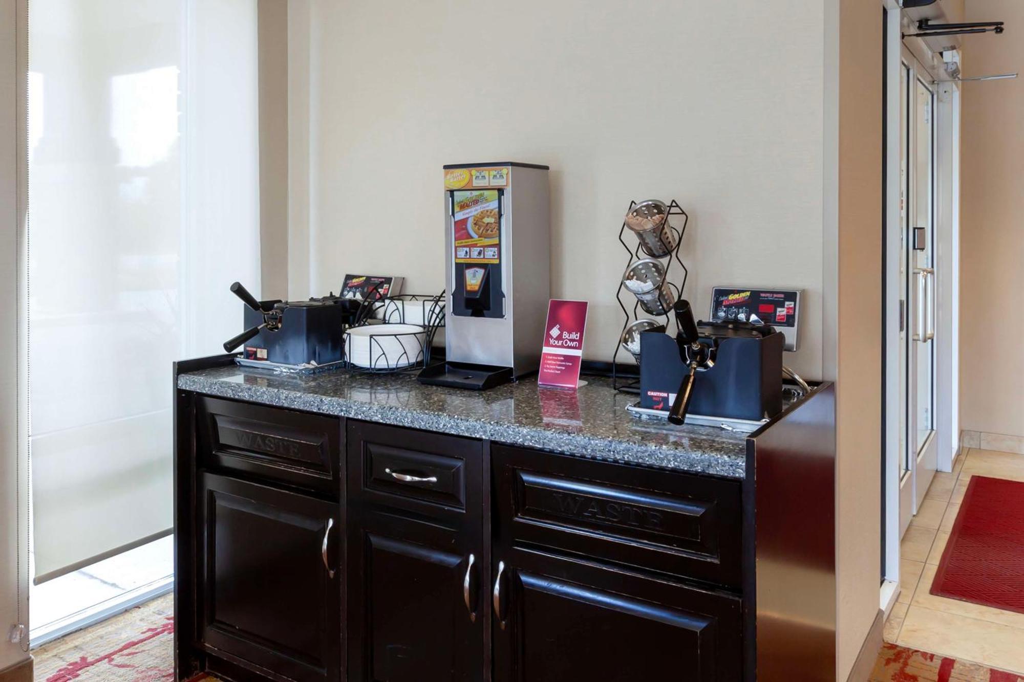 Best Western Plus Muskoka Inn Huntsville Ngoại thất bức ảnh